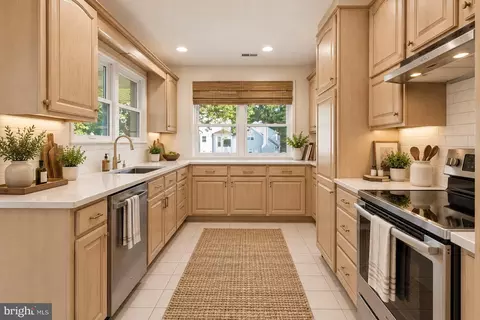 Kitchen - 5246 Guinea Rd, Burke, VA 22015 photo 1 of 3