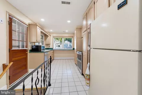 Entry Way - 5246 Guinea Rd, Burke, VA 22015 photo 2 of 2