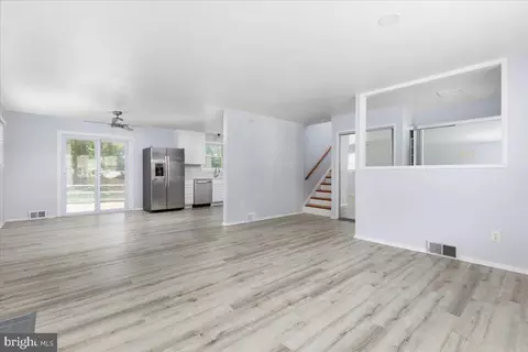 Living - 7410 Dickenson St, Springfield, VA 22150 photo 3 of 6