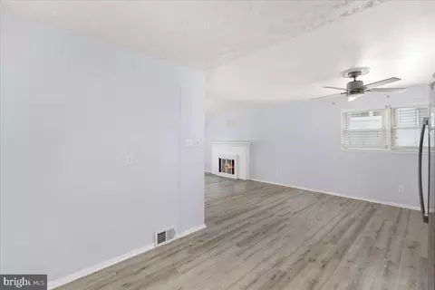 Living - 7410 Dickenson St, Springfield, VA 22150 photo 6 of 6