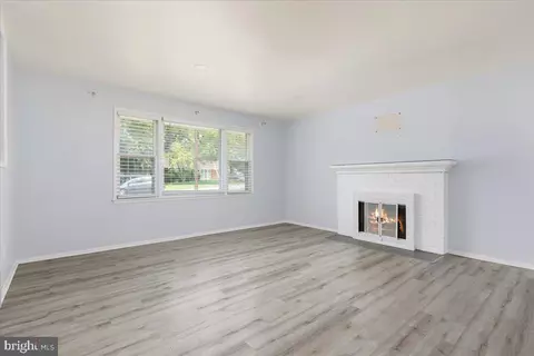 Living - 7410 Dickenson St, Springfield, VA 22150 photo 1 of 6