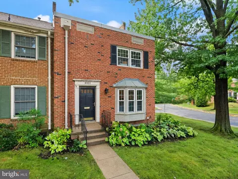 Exterior - 8331 Wickham Rd, Springfield, VA 22152 photo 8 of 9