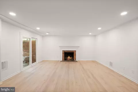 Living - 8331 Wickham Rd, Springfield, VA 22152 photo 7 of 11