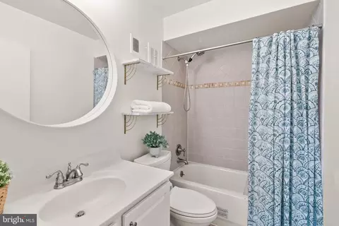 Bath - 8331 Wickham Rd, Springfield, VA 22152 photo 2 of 4