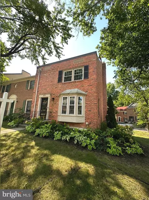 8331 Wickham Rd, Springfield, VA 22152 photo 2