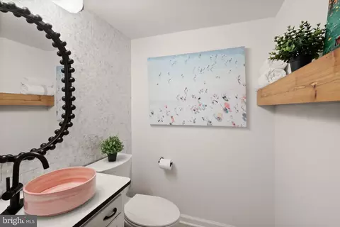 Bath - 8331 Wickham Rd, Springfield, VA 22152 photo 4 of 4