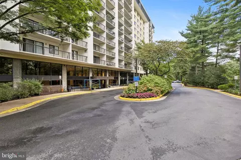 3800 Powell Ln #805, Falls Church, VA 22041