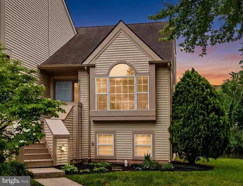6189 Stonepath Cir, Centreville, VA 20120