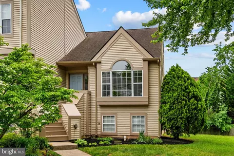 6189 Stonepath Cir, Centreville, VA 20120