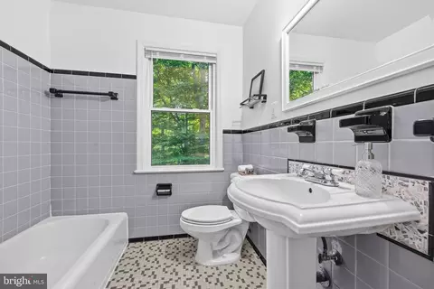 Bath - 5313 Atlee Pl, Springfield, VA 22151 photo 4 of 5