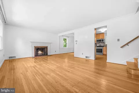 Living - 5313 Atlee Pl, Springfield, VA 22151 photo 1 of 9