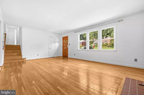 Living - 5313 Atlee Pl, Springfield, VA 22151 photo 5 of 9