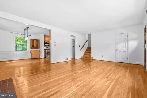 Living - 5313 Atlee Pl, Springfield, VA 22151 photo 3 of 9