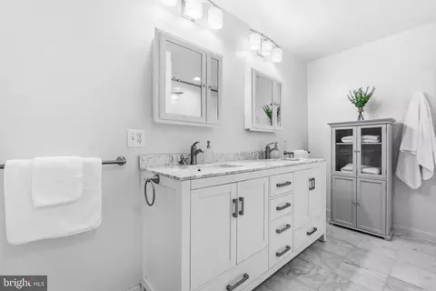 Bath - 5313 Atlee Pl, Springfield, VA 22151 photo 1 of 5