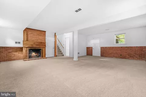 Living - 5313 Atlee Pl, Springfield, VA 22151 photo 8 of 9