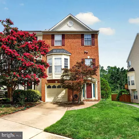 5201 Ballycastle Cir, Alexandria, VA 22315
