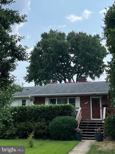 2507 Dawn Dr, Alexandria, VA 22306
