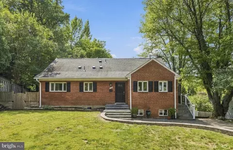 6429 Eppard St, Falls Church, VA 22044