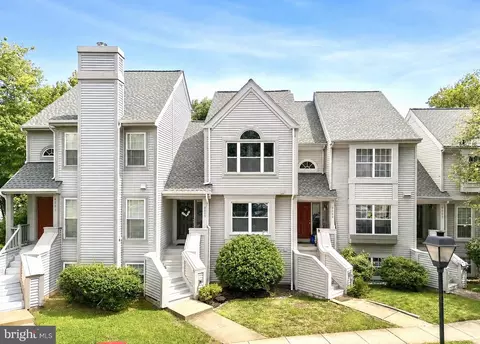 6003 Creekstone Ln, Centreville, VA 20120