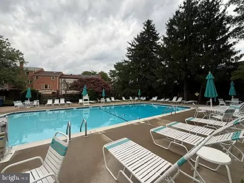 Exterior - 2255 Cedar Ln, Vienna, VA 22182 photo 5 of 5