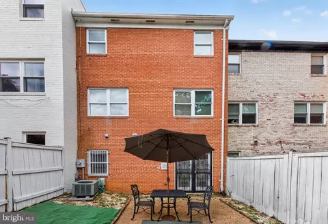 Exterior - 2255 Cedar Ln, Vienna, VA 22182 photo 4 of 5