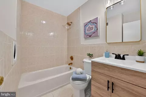 Bath - 2255 Cedar Ln, Vienna, VA 22182 photo 3 of 3