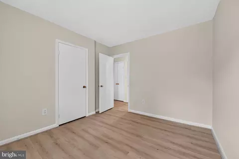 Bedroom - 2255 Cedar Ln, Vienna, VA 22182 photo 6 of 7