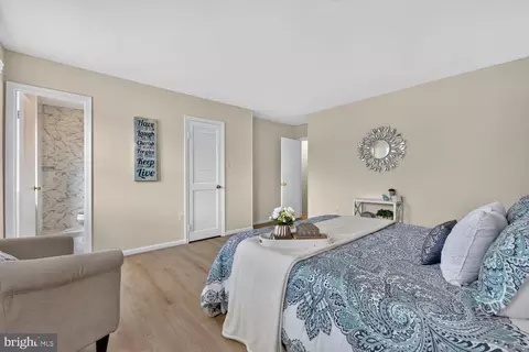 Bedroom - 2255 Cedar Ln, Vienna, VA 22182 photo 2 of 7
