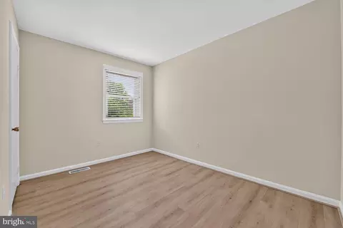 Bedroom - 2255 Cedar Ln, Vienna, VA 22182 photo 5 of 7