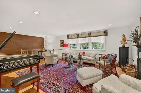 Living - 7124 Thrasher Rd, Mclean, VA 22101 photo 4 of 8