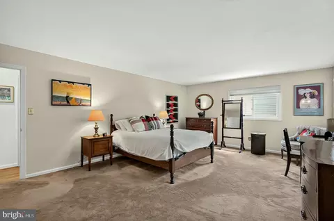 Bedroom - 7124 Thrasher Rd, Mclean, VA 22101 photo 4 of 6