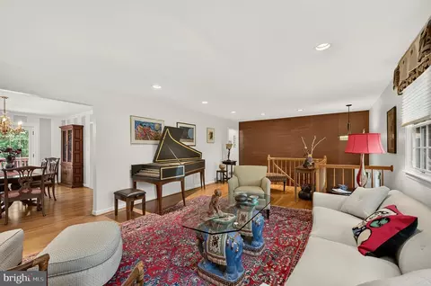 Living - 7124 Thrasher Rd, Mclean, VA 22101 photo 3 of 8