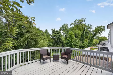 Exterior - 7124 Thrasher Rd, Mclean, VA 22101 photo 2 of 8