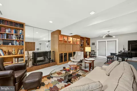 Living - 7124 Thrasher Rd, Mclean, VA 22101 photo 6 of 8