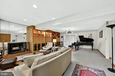 Living - 7124 Thrasher Rd, Mclean, VA 22101 photo 5 of 8