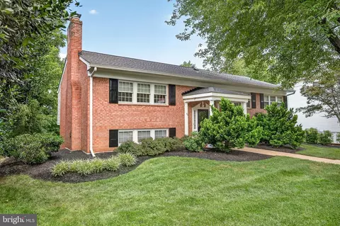 Exterior - 7124 Thrasher Rd, Mclean, VA 22101 photo 1 of 8