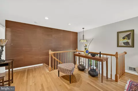 Entry Way - 7124 Thrasher Rd, Mclean, VA 22101 photo 2 of 3