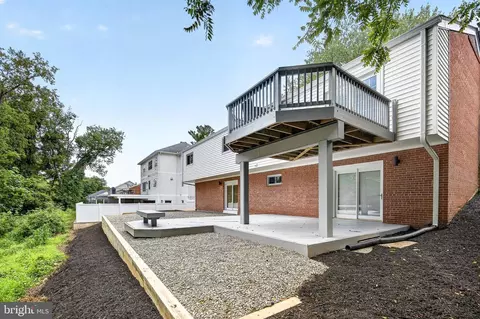 Exterior - 7124 Thrasher Rd, Mclean, VA 22101 photo 5 of 8