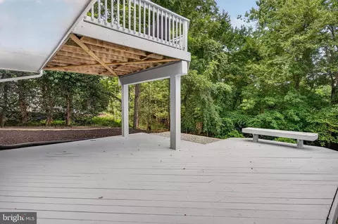 Exterior - 7124 Thrasher Rd, Mclean, VA 22101 photo 4 of 8