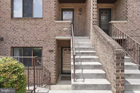 3810 B Steppes Ct, Falls Church, VA 22041