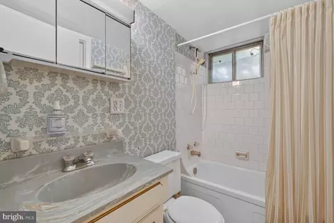 Bath - 6841 Strata St, Mclean, VA 22101 photo 3 of 3