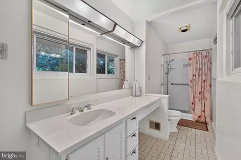 Bath - 6841 Strata St, Mclean, VA 22101 photo 1 of 3