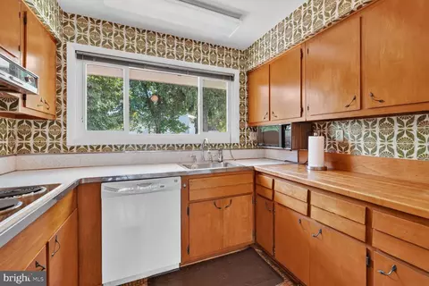 Kitchen - 6841 Strata St, Mclean, VA 22101 photo 3 of 3