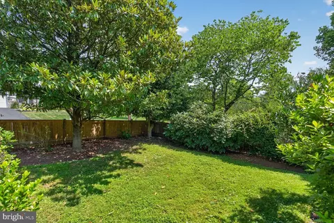 Exterior - 6841 Strata St, Mclean, VA 22101 photo 2 of 4