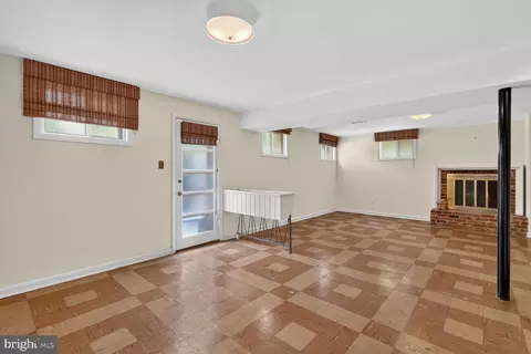 Living - 6841 Strata St, Mclean, VA 22101 photo 6 of 6