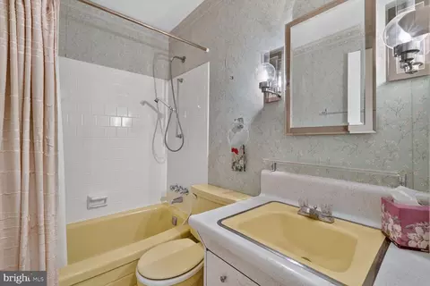 Bath - 6841 Strata St, Mclean, VA 22101 photo 2 of 3