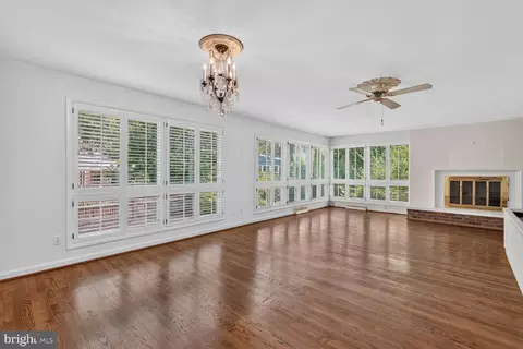 Living - 6841 Strata St, Mclean, VA 22101 photo 5 of 6