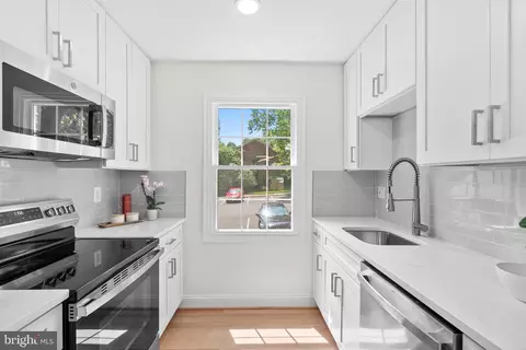 Kitchen - 8530 Barrington Ct #938, Springfield, VA 22152 photo 2 of 4