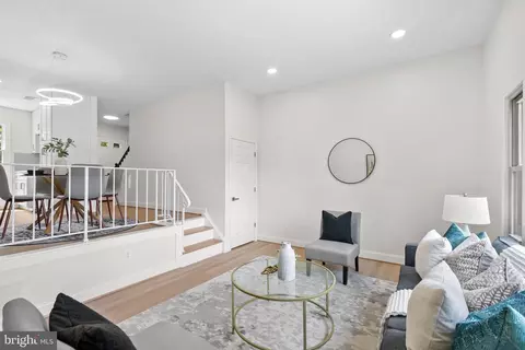 Living - 8530 Barrington Ct #938, Springfield, VA 22152 photo 1 of 3