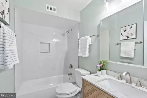 Bath - 8530 Barrington Ct #938, Springfield, VA 22152 photo 1 of 2